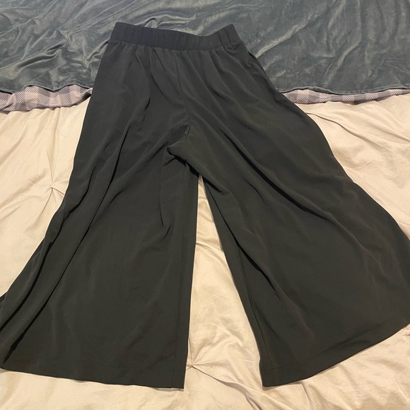 Flowy UNIQLO cropped pants - Picture 3 of 4